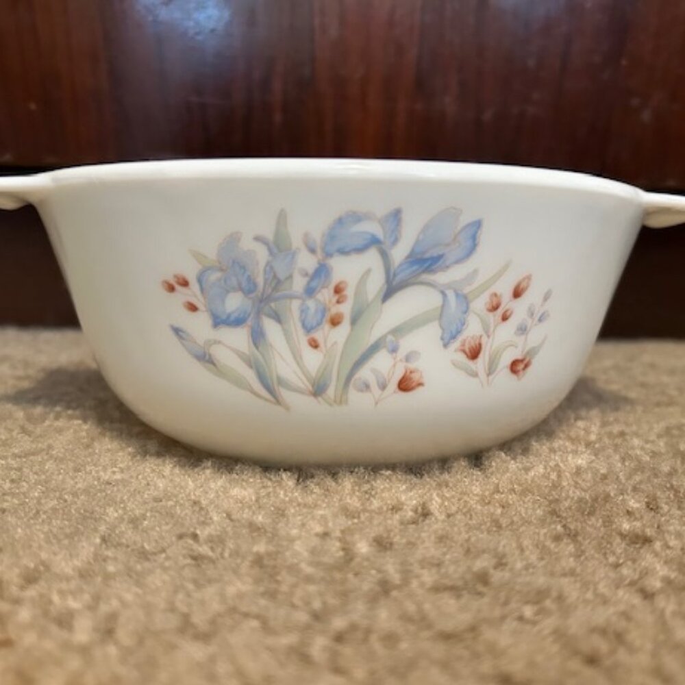 Vintage 1 to 1.5 Quart Round PYREX Casserole (with handles), Blue Iris pattern